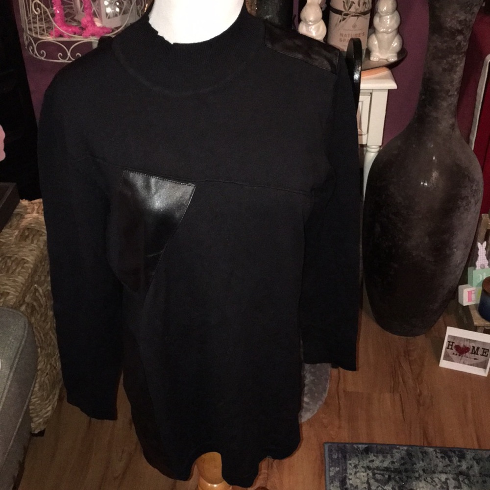 Super soft longer blk stretchy shirt  🔥